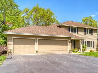 897 Nina Ct, Mendota Heights, MN 55118