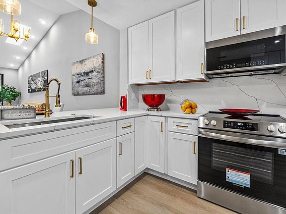 4th image of 7818 La Mirada Dr