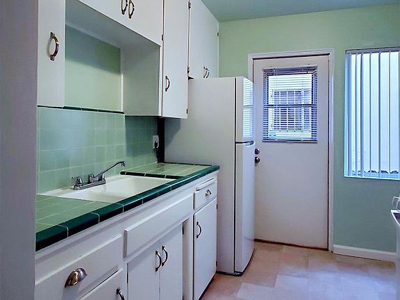 4th image of 4669 Cherokee Ave APT D