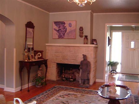 2nd image of 4601 Lakeshore Dr