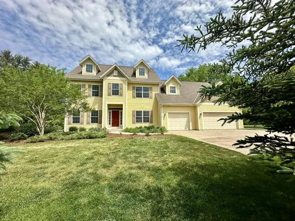 8050 W Mequon ROAD, Mequon, WI 53097