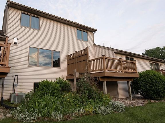 3rd image of 587 Sycamore Cir