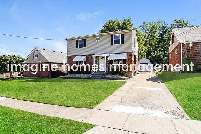 5 bed, 4.0 bath, 2150 sqft, $2,899 — Photo 2