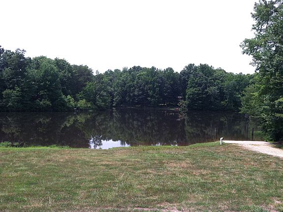3 large lakes, boat docks