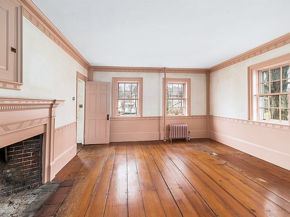 5th image of 230 Asbury St