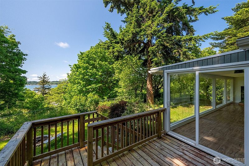 5th image of 2553 Mackenzie Road