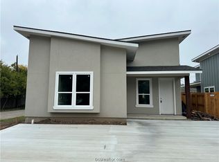 911 Henderson St, Bryan, TX 77803