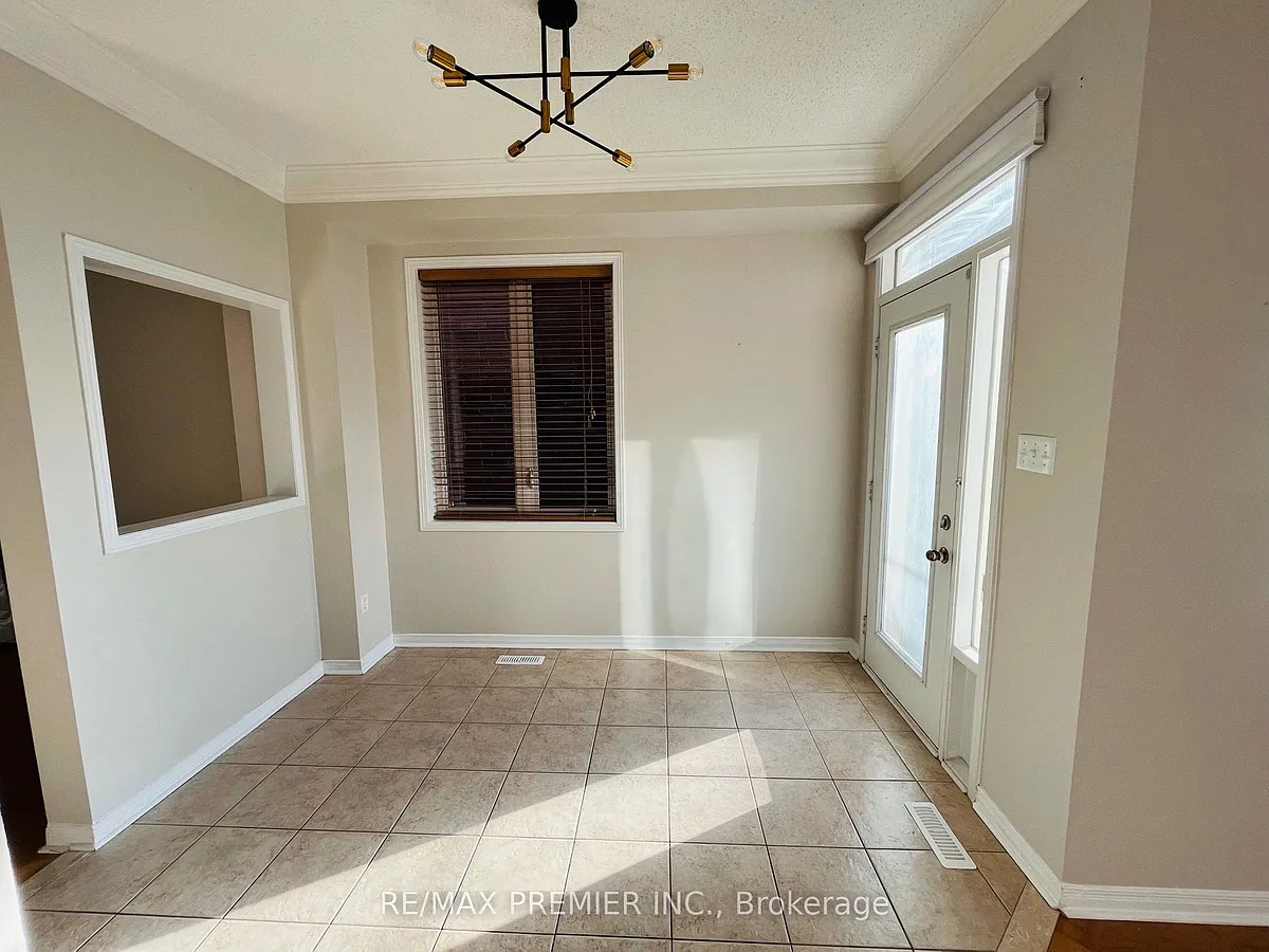 Building Photo - 111 Catalpa Cres