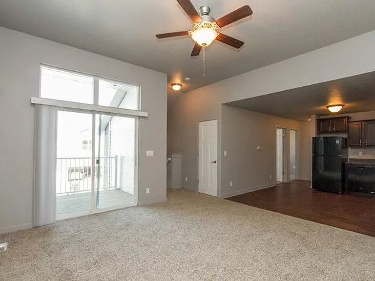 Ledgestone Townhomes — Photo 3