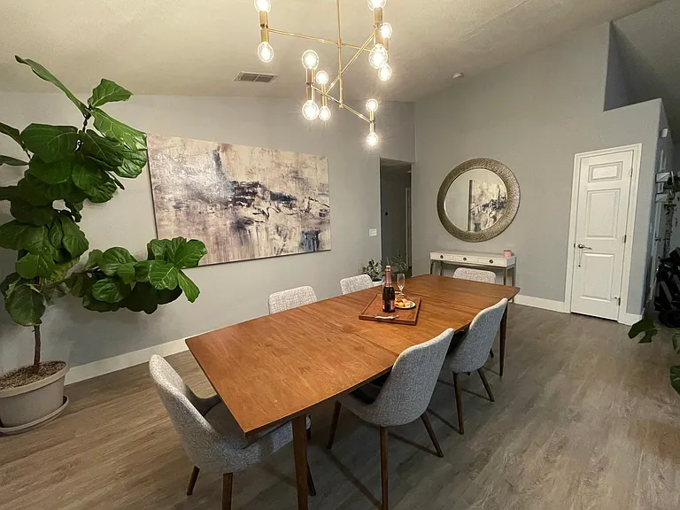 9361 Castleview Dr — Photo 14