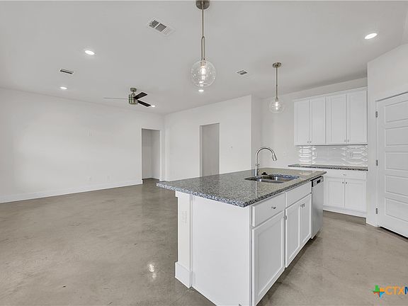 4th image of 1103 Lexington Dr