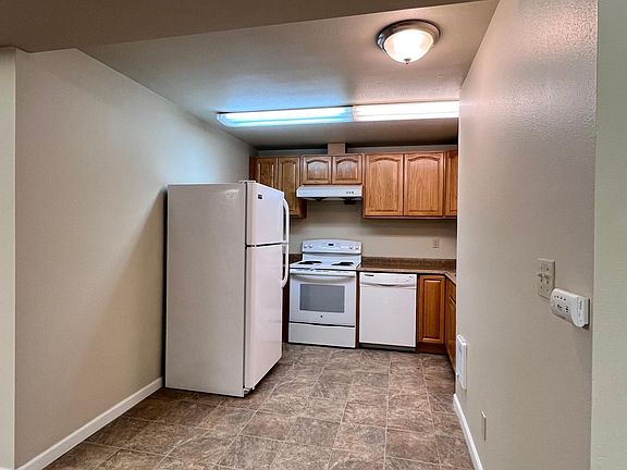 2nd image of 10522 Lake City Way NE