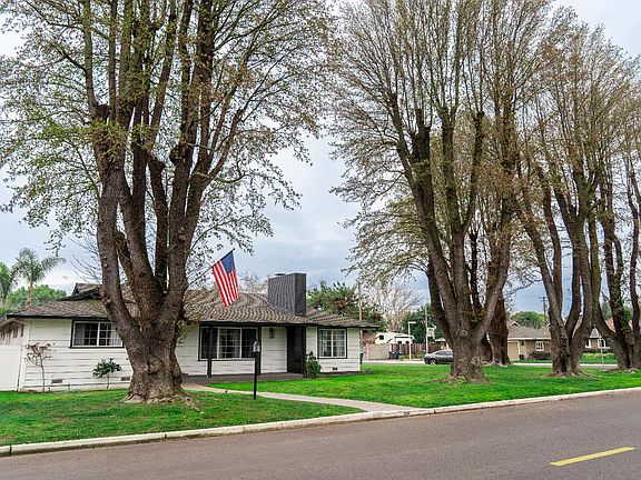 2nd image of 2220 N El Capitan Dr