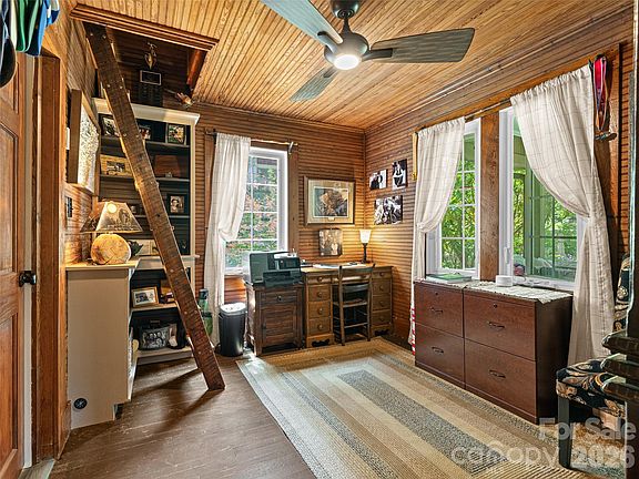 26th image of 85 Chestnut Hill Rd