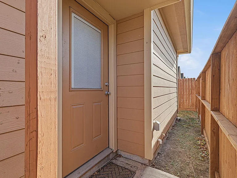 2906 Anita #B — Photo 10