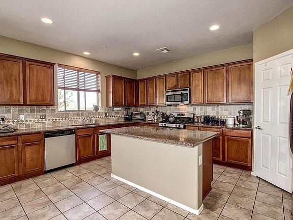 3rd image of 8293 N Morning Willow Ct