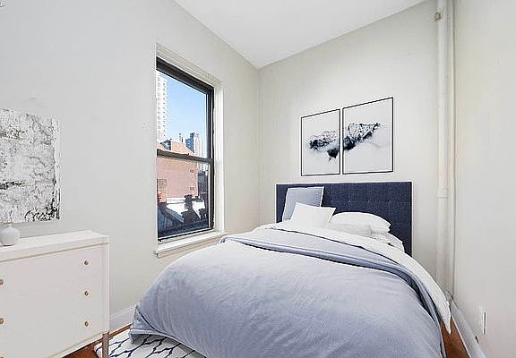 3rd image of 233 E 77th St APT 20
