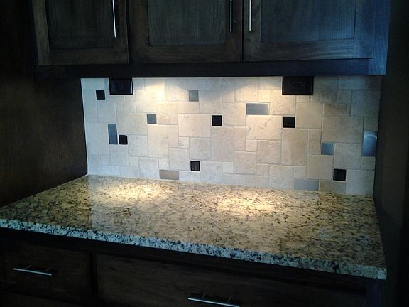 Under-Cabinet lighting with dimmer