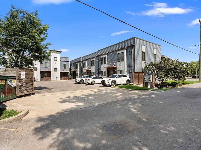 84 Evanston Ave — Photo 32