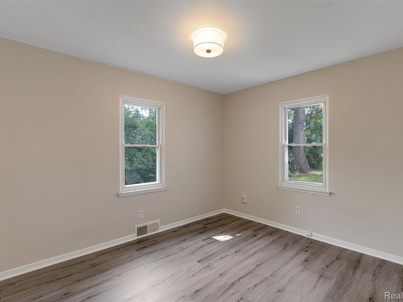 5th image of 5850 Deering St