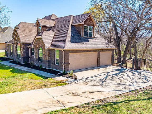 2nd image of 108 Winding Way