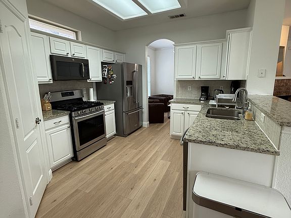 5th image of 4529 Highridge Dr