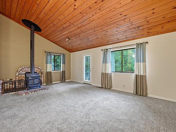 4th image of 11261 Edward Dr