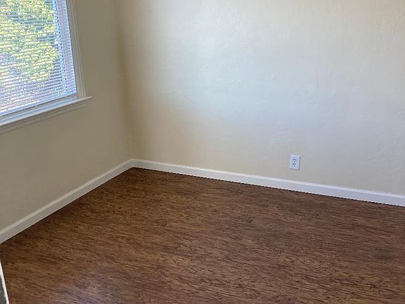 5th image of 139 N Kingston St APT 3