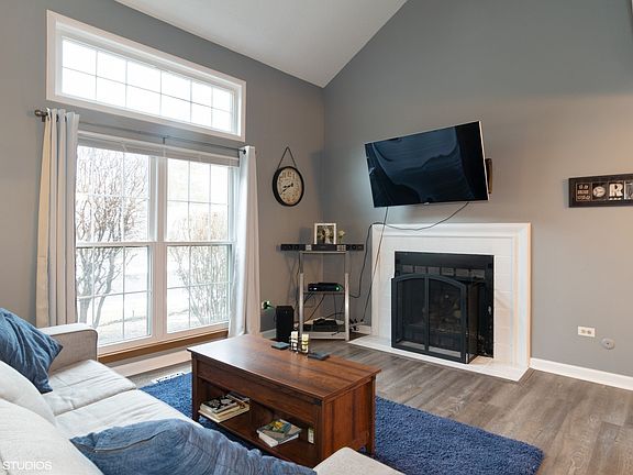 2nd image of 1241 N Knollwood Dr