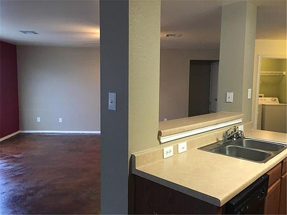 4th image of 410 Saul St