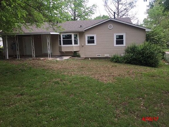 2nd image of 1454 E Denton Ave