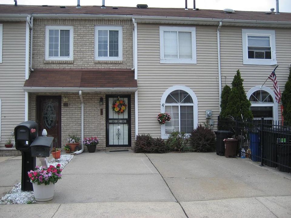 1st image of 59 Adrianne Ln