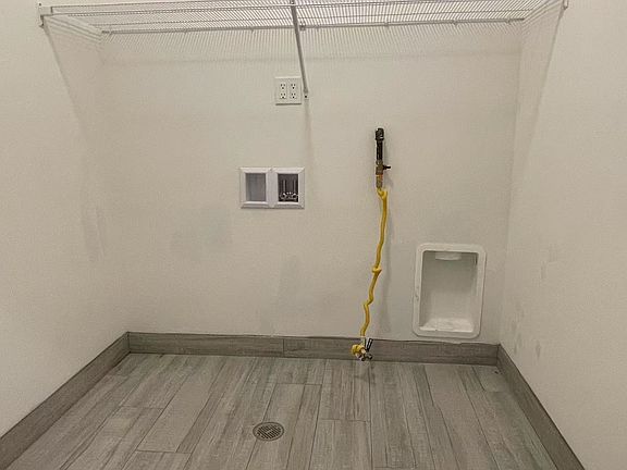 5th image of 432 Thornycroft Ave #1