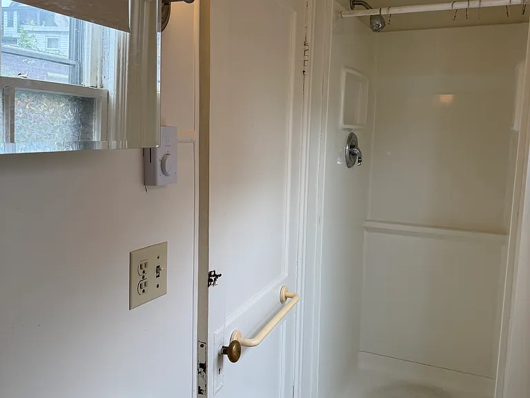 21 N Winooski Ave #D — Photo 8