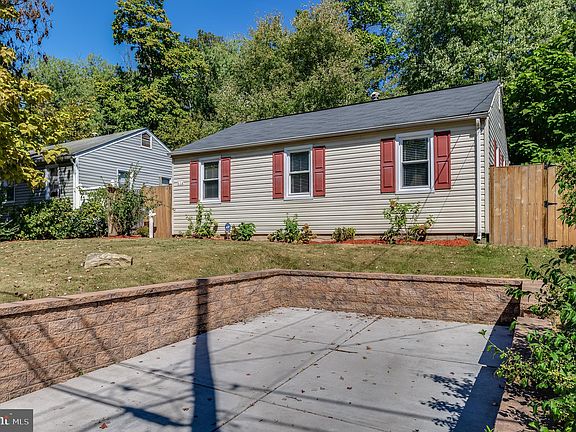 3rd image of 614 Longwood Dr
