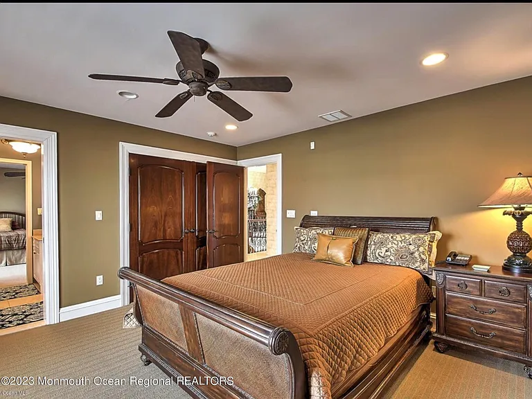 220 Pointe Dr — Photo 16