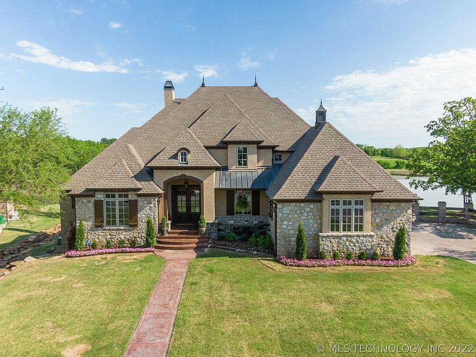 1st image of 721 Lakeview Dr