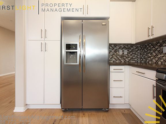 3rd image of 616 W Imperial Ave Unit 1