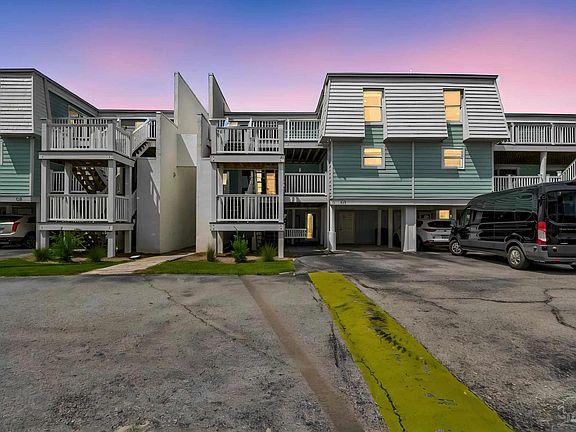 2nd image of 1100 Fort Pickens Rd APT C4