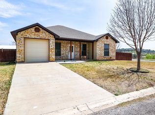 102 Dove Dr, Ozona, TX 76943