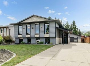 16 E Willow St, Sylvan Lake, AB T4S1M1