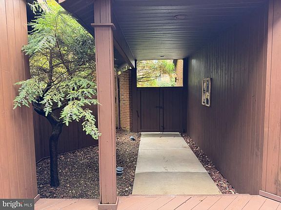 3rd image of 2398 Shagbark Ct
