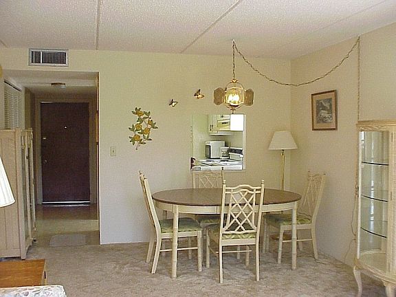 Entry/Dining area