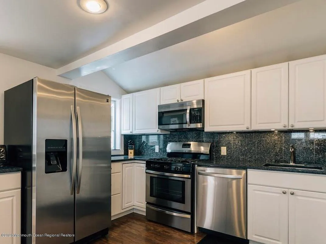 3 bed, 1232 sqft, $3,000 — Photo 3