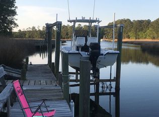 124 Mimosa Dr, Beaufort, NC 28516