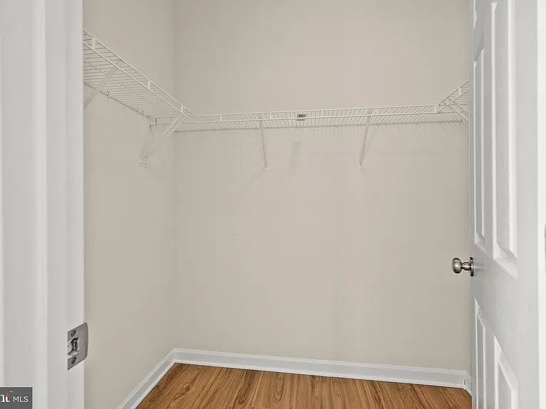 614 Savile Row Ter — Photo 13