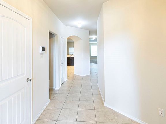 5th image of 601 Ivy Ln