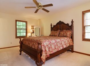 1235 Thornhill Ct, Geneva, IL 60134