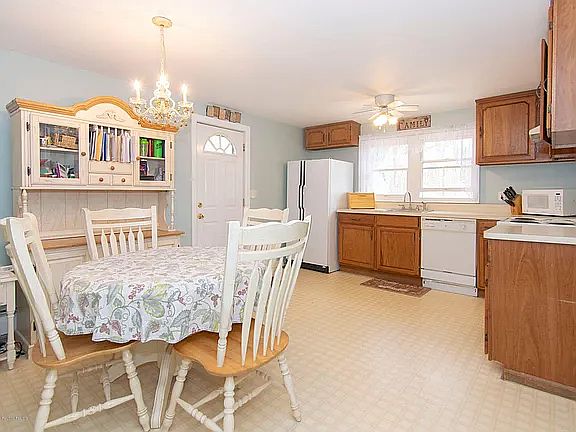 5th image of 355 Whitesville Rd