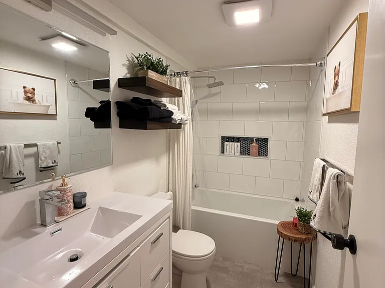 4214-4214 W Lake Sammamish Pkwy NE #202 — Photo 13